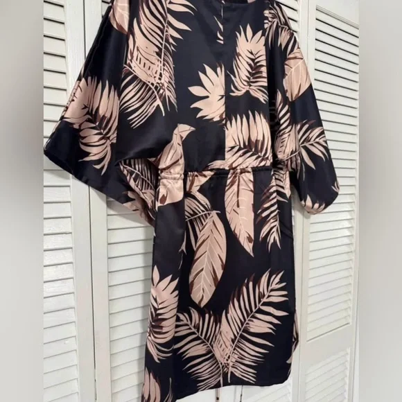 Dress - Picture 6 of 7